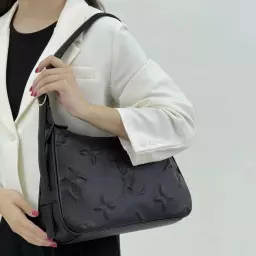 کیف دوشی زنانه LV