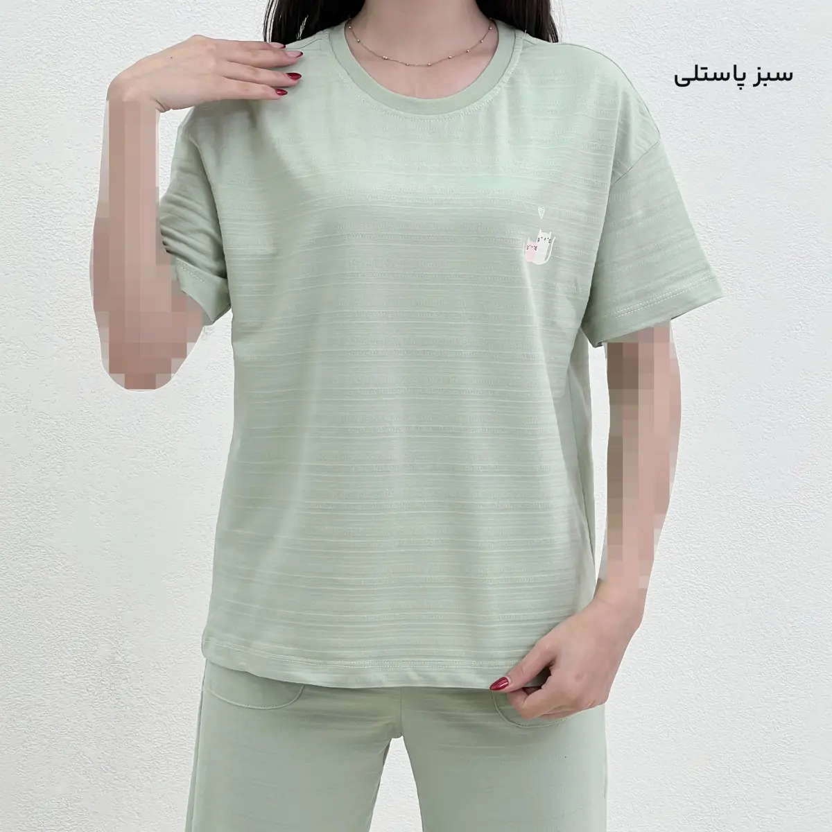 تیشرت زنانه یقه گرد استیکر