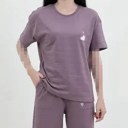 تیشرت زنانه یقه گرد استیکر